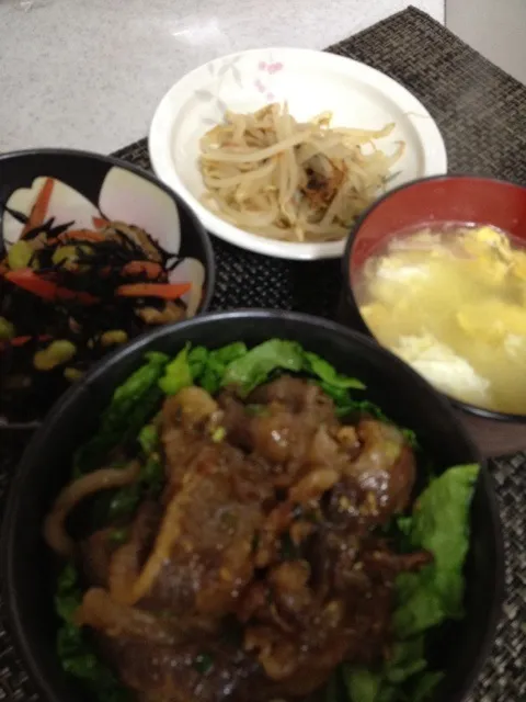 カルビ丼💗卵スープ💗ひじきの煮物💗もやしナムル|☆光るさん