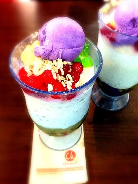 Philippines Halo-Halo by Chowking|Tito Jickain Recososa Jrさん