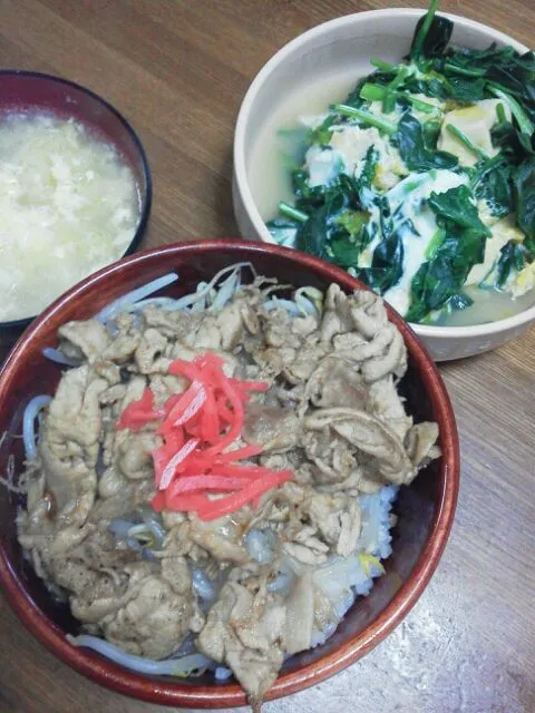 豚丼、キャベツと卵のスープ、高野豆腐の煮物|京子さん