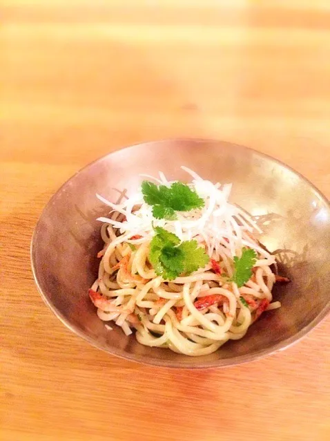 Snapdishの料理写真:桜エビと香菜のアジア麺サラダ|chiharuさん