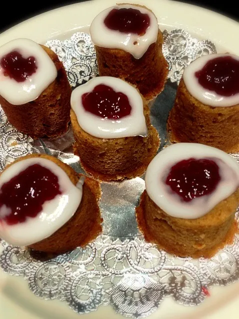 Finnish Runebergs Pastry with Icing and Raspberry Jam|Patrikさん