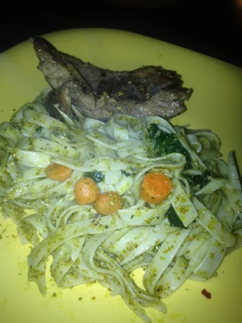 Pesto tossed w/spinach & carrots paired w/Lamb 🍴|Carlos Baezさん