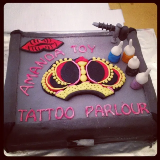 My Tattoo parlour opening! Logo cake ❤🌈|Amanda toyさん