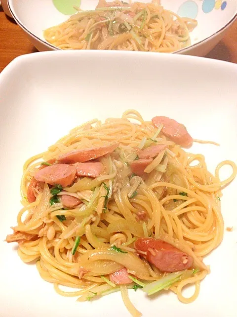 ウインナー、えのき、ツナと水菜の醤油パスタ|さくたえさん