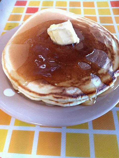 米もパンもうどんも切らせた朝はホットケーキ|あかねかねさん