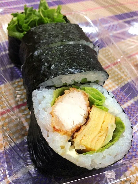 親子巻き。唐揚げと玉子焼きの組み合わせ。なかなかグー(^_^)|ハルさん