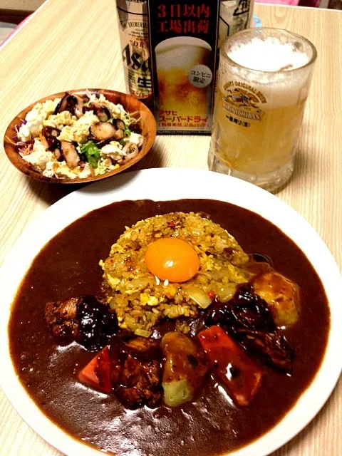 Snapdishの料理写真:ダブルカレージャークチキン添え＆タコと豆腐のサラダでビールNOW(・ω・)ノ|伍龍やすさん