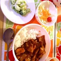 Snapdishの料理写真:カレーとブロッコリーのたまご和えとコールスロー|Maiさん