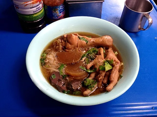 ก๋วยเตี๋ยวเส้นหมี่ 米極細麺 鶏肉入り🐔@กรุงเทพฯ タイ バンコクの屋台|akiさん