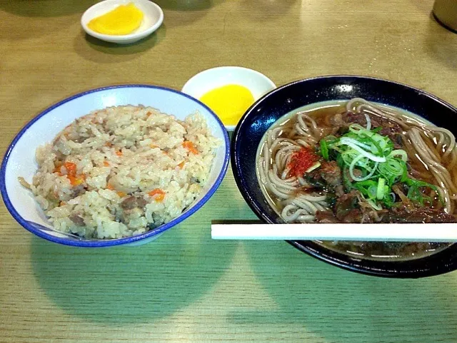 福岡名物 牧のうどん 肉そば＆かしわご飯|とっしーさん