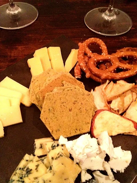 My cheese plate over floweth|lauren shannonさん