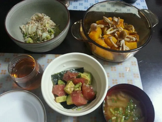 鮪ｱﾎﾞｶﾄﾞ漬け丼･白菜とえのきの和え物･南瓜バター醤油煮|ayAkaさん