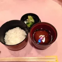 Snapdishの料理写真:味噌汁に岐阜のハツシモのご飯に香の物|akiさん