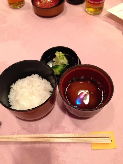 Snapdishの料理写真:味噌汁に岐阜のハツシモのご飯に香の物|akiさん