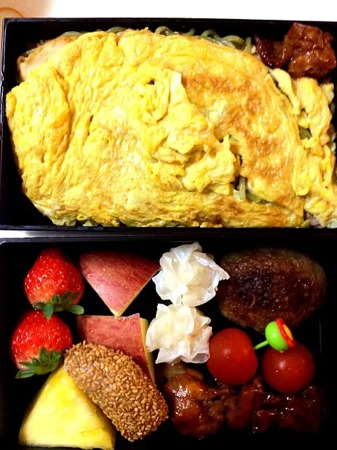 Snapdishの料理写真:オム瓦焼きそば弁当|zcさん