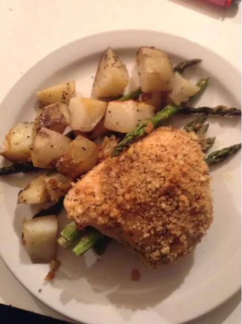 Stuffed chicken with potatoes and asparagus|christinA reganさん