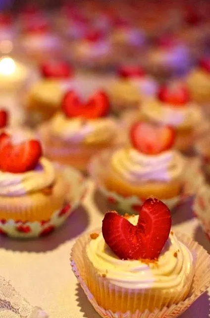 Strawberry cheesecake cupcakes.|Esther :dさん