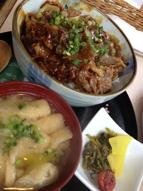 カルビー丼|カフェアジアンさん