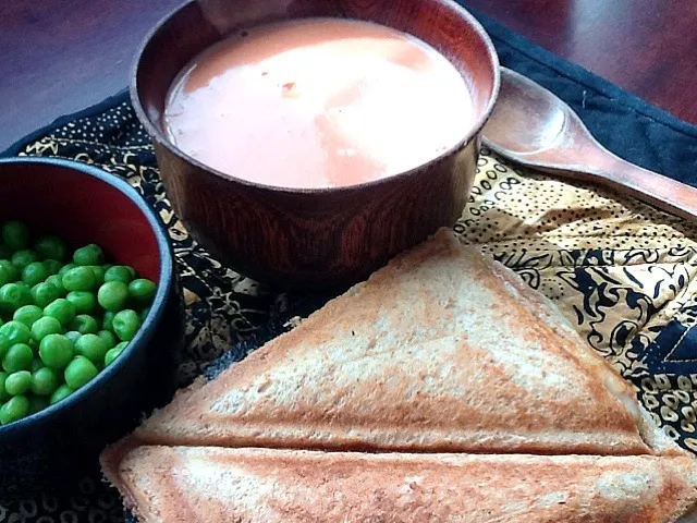 Grilled cheese, green peas and Campbell's tomato soup|Kirsten Adachiさん