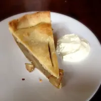 Snapdishの料理写真:Apple Pie with whipped cream|Iriani Irenne Thamrinさん