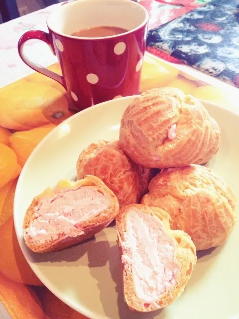 Choux with Strawberry Chantilly cream|Prae~*さん