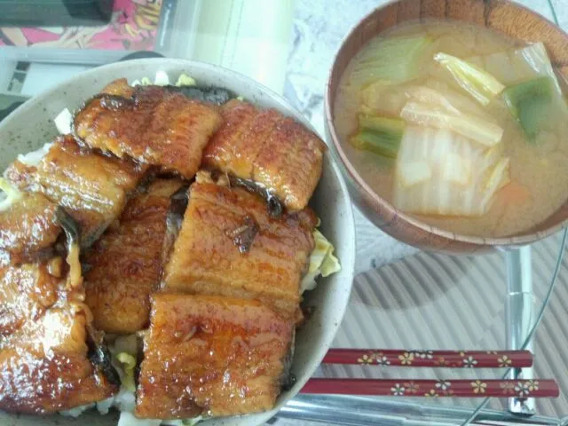 鰻丼と野菜の味噌汁|☻しなやん☻さん