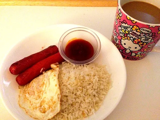 Snapdishの料理写真:Garlic Fried Rice with Filipino hotdog, fried egg & coffee ;-)|iLovetocook and try new foodsさん