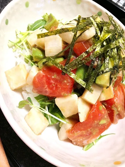 サーモンとアボカドと長芋のゴッチャ丼|がぁがさん