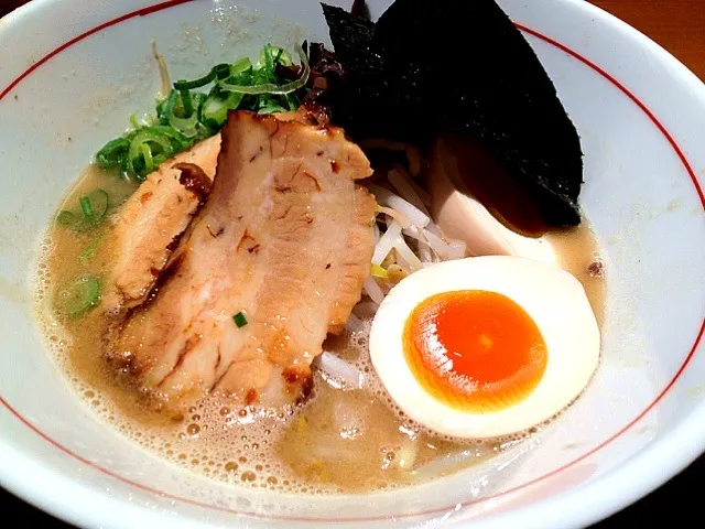 豚骨醤油味玉ラーメン|あすみさん