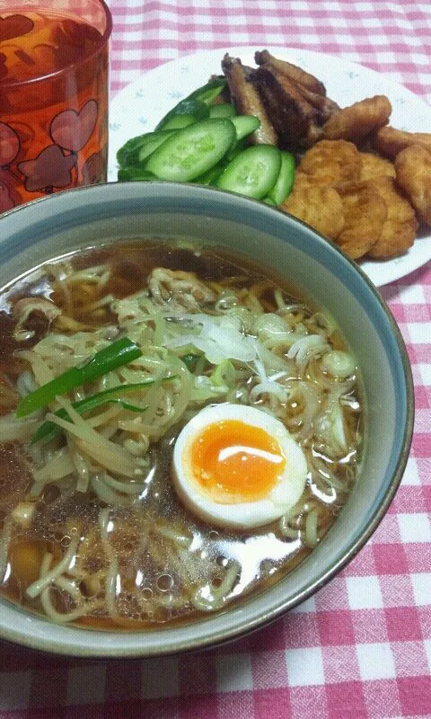 もやしあんかけ醤油ラーメン(豚ばら薄切り肉･白ねぎ･半熟卵)、焼き手羽中、チキンナゲット、きゅうり|まあるさん