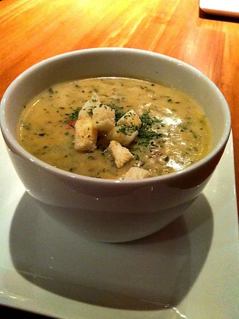 Oyster soup... @ Bistro New Orleans.|Babyelephant-Tさん