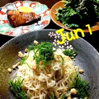 Snapdishの料理写真:和風明太しらたっき〜・脂ノリノリ天然ブリの漬け焼き・春菊の胡麻じゃこ炒め