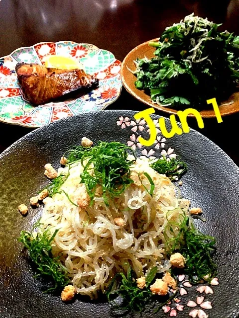 Snapdishの料理写真:和風明太しらたっき〜・脂ノリノリ天然ブリの漬け焼き・春菊の胡麻じゃこ炒め|中さんさん