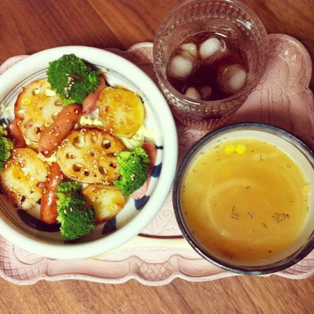 Snapdishの料理写真:野菜とウインナーの甘辛丼 ＆ コンソメスープ ⍟﻿|mayuさん