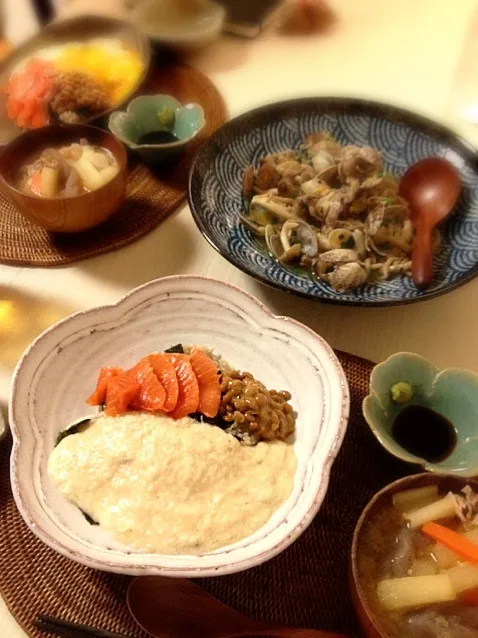 サーモンネバとろろ丼|まちゃこさん