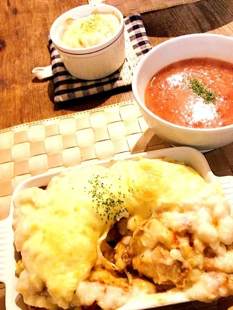 Snapdishの料理写真:マッシュポテトとミートソース、おふのグラタン💛12種類の野菜とミックスビーンズのポタージュスープ🍅|まみりんごさん