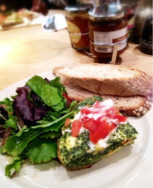 Spinach & Goat Cheese Frittata With Chevre dressing And Organic Mesclun Greens|MyRaXさん