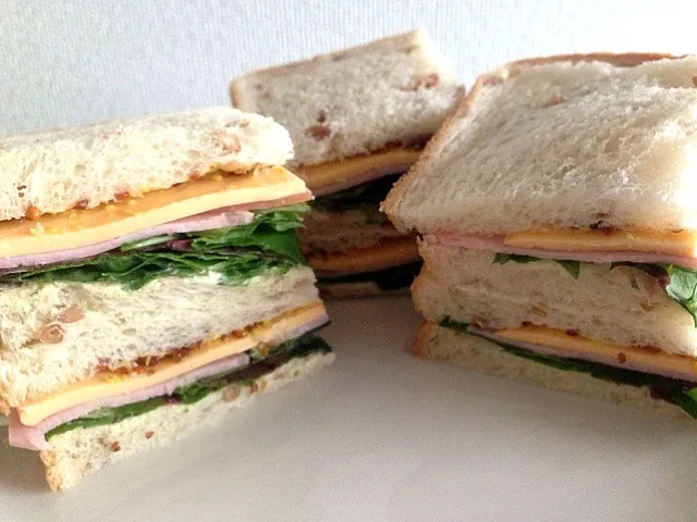 ham and cheese sandwiches|mさん