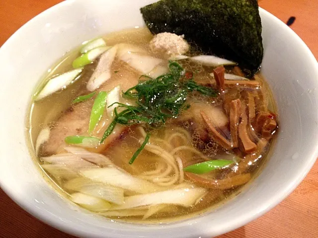 Snapdishの料理写真:黄金の鶏塩ラーメン|izumizakiさん