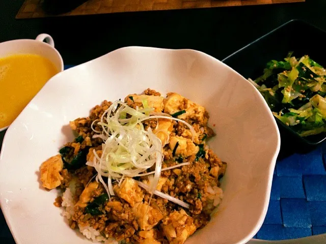 麻婆豆腐丼・ワカメとキャベツのナムル・中華風コーンスープ|じゅんさん