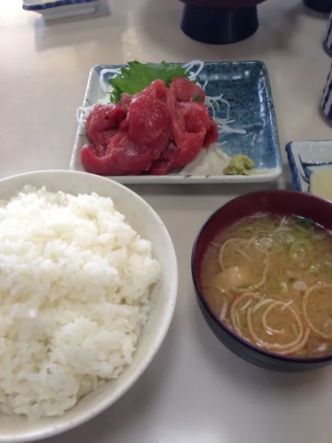 Snapdishの料理写真:本マグロの中落ち定食|ookuboさん