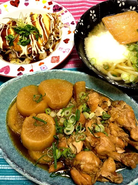 Snapdishの料理写真:手羽元と大根の煮物、きつねとろろうどん、もやしのとん平焼き❤|ゆぅこさん