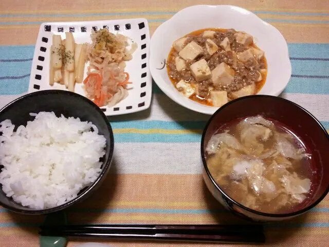 Snapdishの料理写真:120605 麻婆豆腐、きくらげとネギの中華スープ、漬物類|EUREKAさん