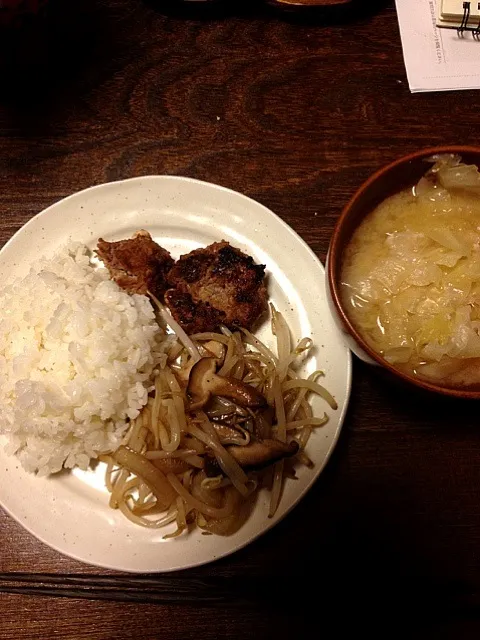 モヤシ炒めと豆腐ハンバーグ|くまーさん