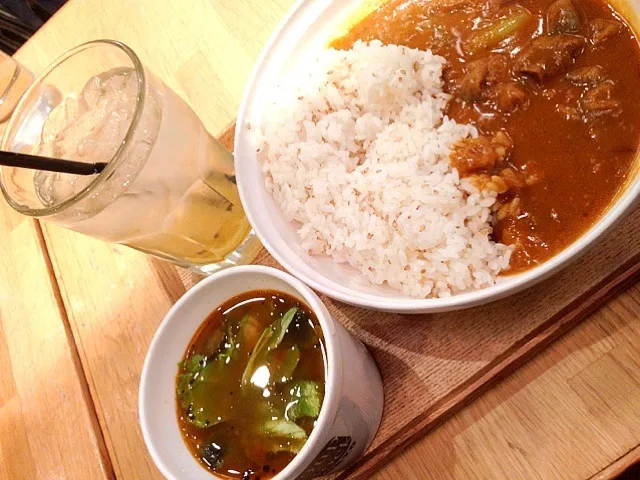 和風牛カレーと鶏肉と野菜のスープ|瞶さん