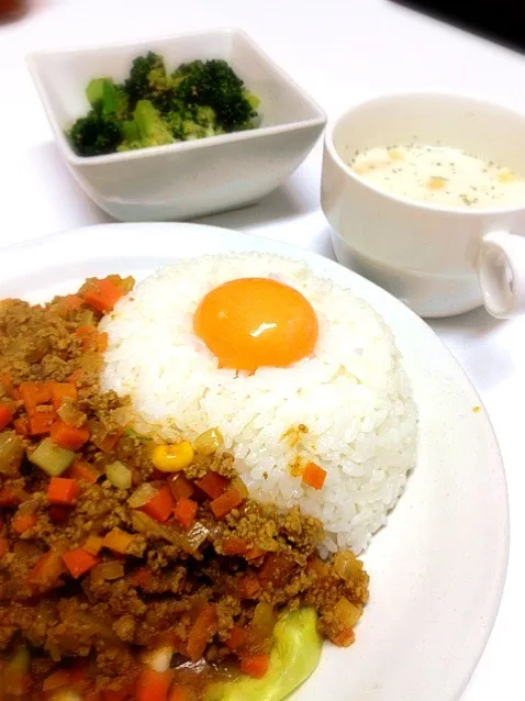 今日の晩御飯～ドライカレー✾ブロッコリーの胡麻和え✾ポタージュ～|むーみんさん