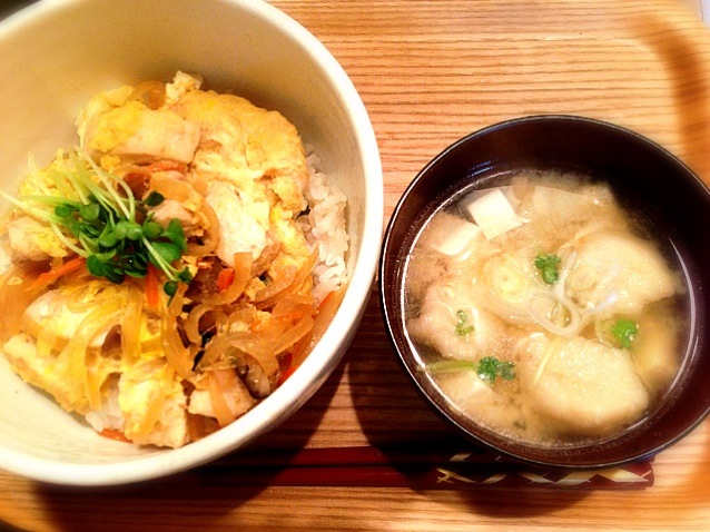 親子丼 海老のすり身と豆腐とあげの味噌汁 さっちゃん Snapdish スナップディッシュ Id Aszwwa