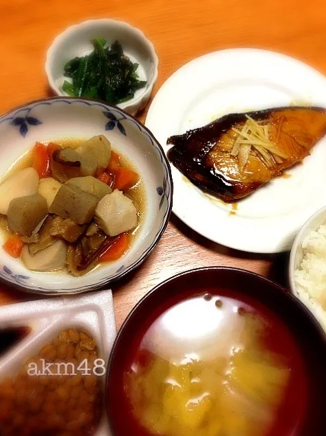 ブリの照焼き、里芋の煮付け、ほうれん草胡麻おひたし、白菜の味噌汁|アーちゃんさん