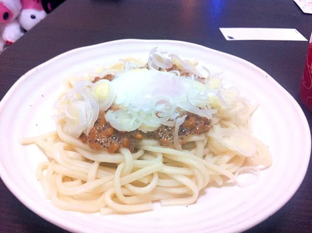 Snapdishの料理写真:納豆温玉ぶっかけうどん 梅昆布茶風味|ちびっこさん