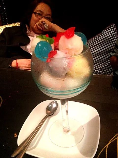 Alcoholic icecream with kamikaze jelly :) n my mom lol|chayapimさん